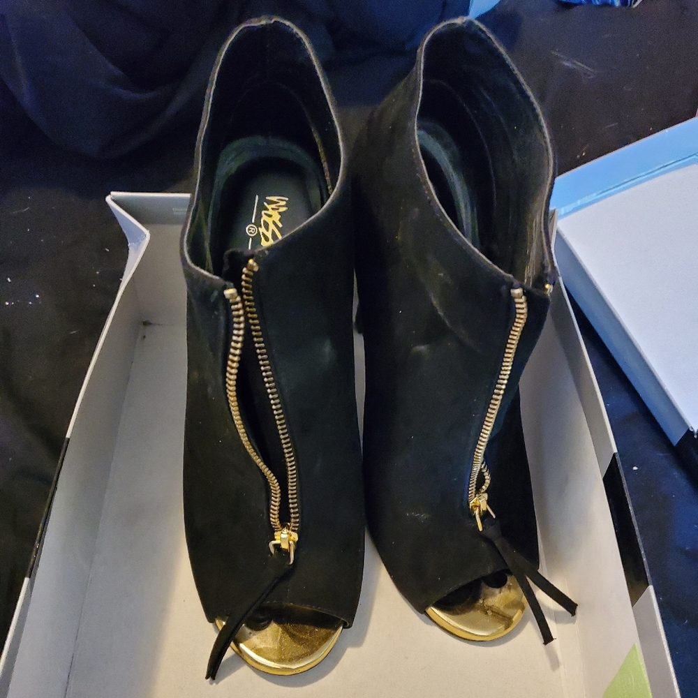FINAL PRICE Suede zippered toe out heels